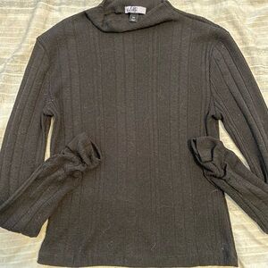 Vylette Black long sleeve top with scrunch cuffs. Size M